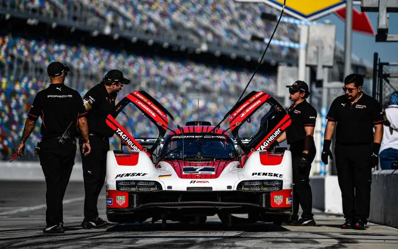 McLaughlin and Newgarden test with Porsche Penske at Daytona