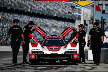 McLaughlin and Newgarden test with Porsche Penske at Daytona