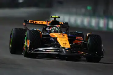 Norris takes pole position in the rain in Las Vegas