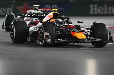 Verstappen wins in Las Vegas but Norris maintains 42-point lead