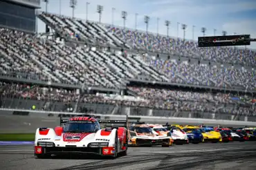 Porsche Penske 1-2 in the 24 Hours of Daytona after seven hours