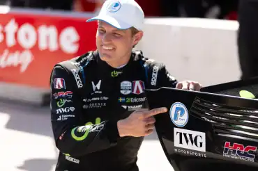 Ericsson Secures His First IndyCar Pole Position at Arlington