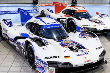 Porsche Penske in Mobil 1 livery at the 12 Hours of Sebring
