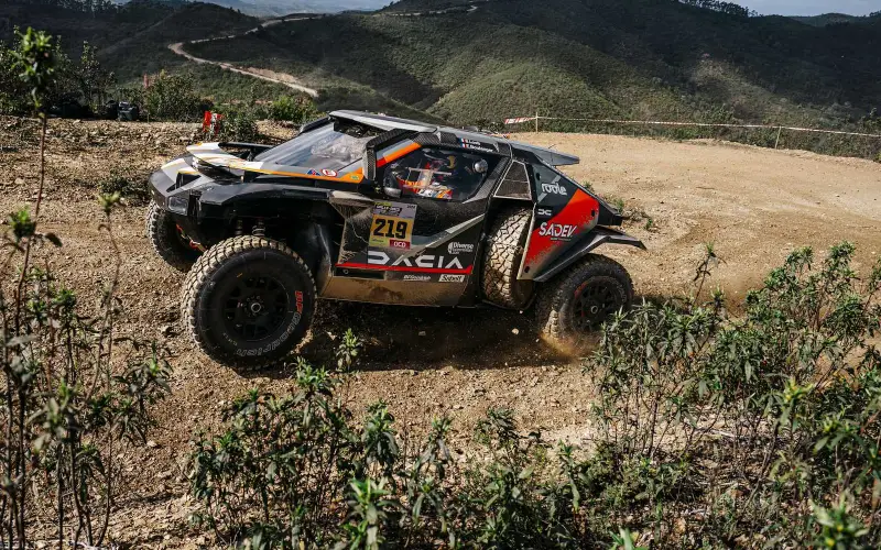 Sébastien Loeb wins the BP Ultimate Rally-Raid Portugal and takes the lead in the W2RC