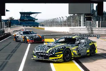 The new Mercedes-AMG GT3 is already on the track at the Nürburgring
