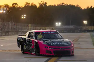 Eloy Falcón Wins His First Race in NASCAR Mexico