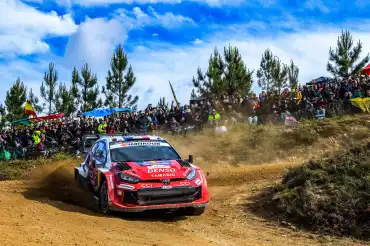 Ogier ends Saturday in Portugal with a 21.9 second lead over Neuville