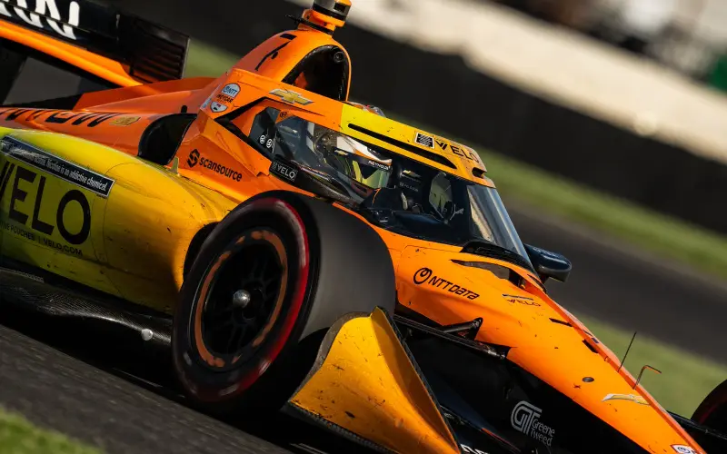 Lundgaard overtakes Malukas on the outside of Turn 4 and wins the Indianapolis Grand Prix