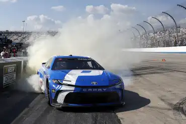 Hamlin wins the million-dollar prize at the All-Star Race in Dover