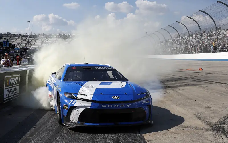 Hamlin wins the million-dollar prize at the All-Star Race in Dover