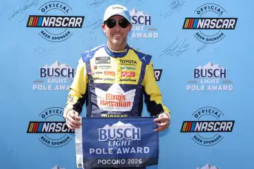 Hamlin wins his third straight race at Pocono and is now closing in on Reddick
