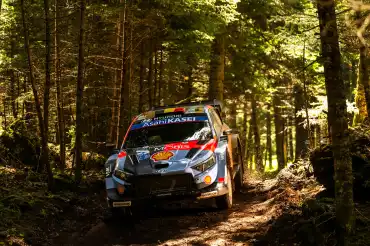 Neuville holds off Ogier by 4.1 seconds at the Acropolis, and Saturday ends with a special stage canceled
