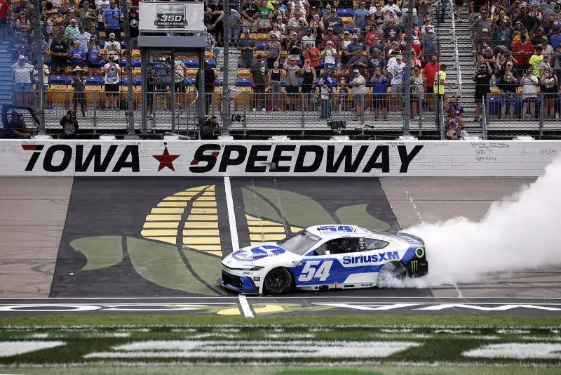 Ty Gibbs holds off Bell and claims his second win of the year