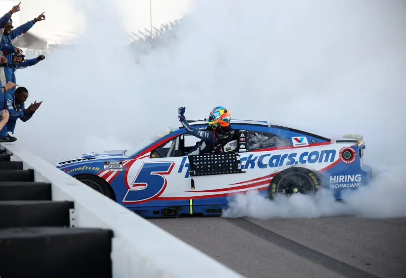 Kyle Larson Moves Up to Second Place in the NASCAR Chase with a Win at Gateway