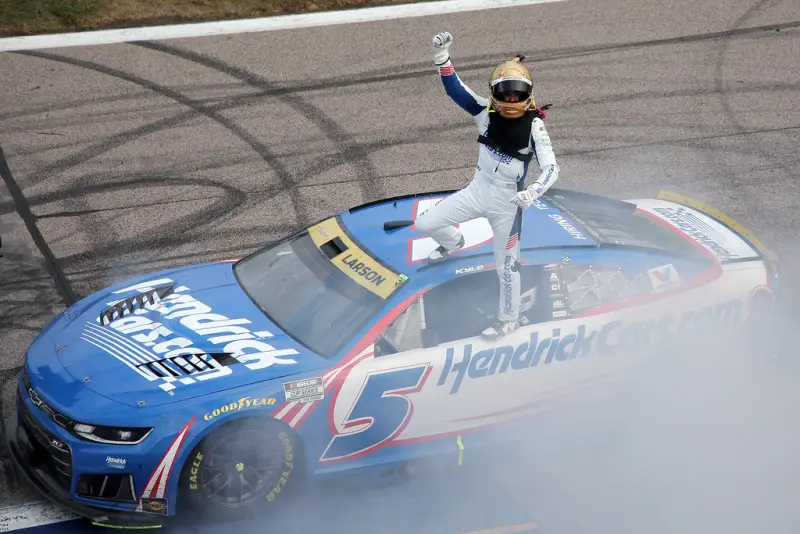 Kyle Larson Wins at Kansas Speedway and Extends His Lead in the NASCAR Cup Chase