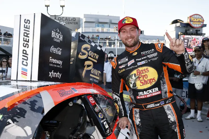 Chase Briscoe Wins in Las Vegas, and Larson Remains in the Lead in the Chase